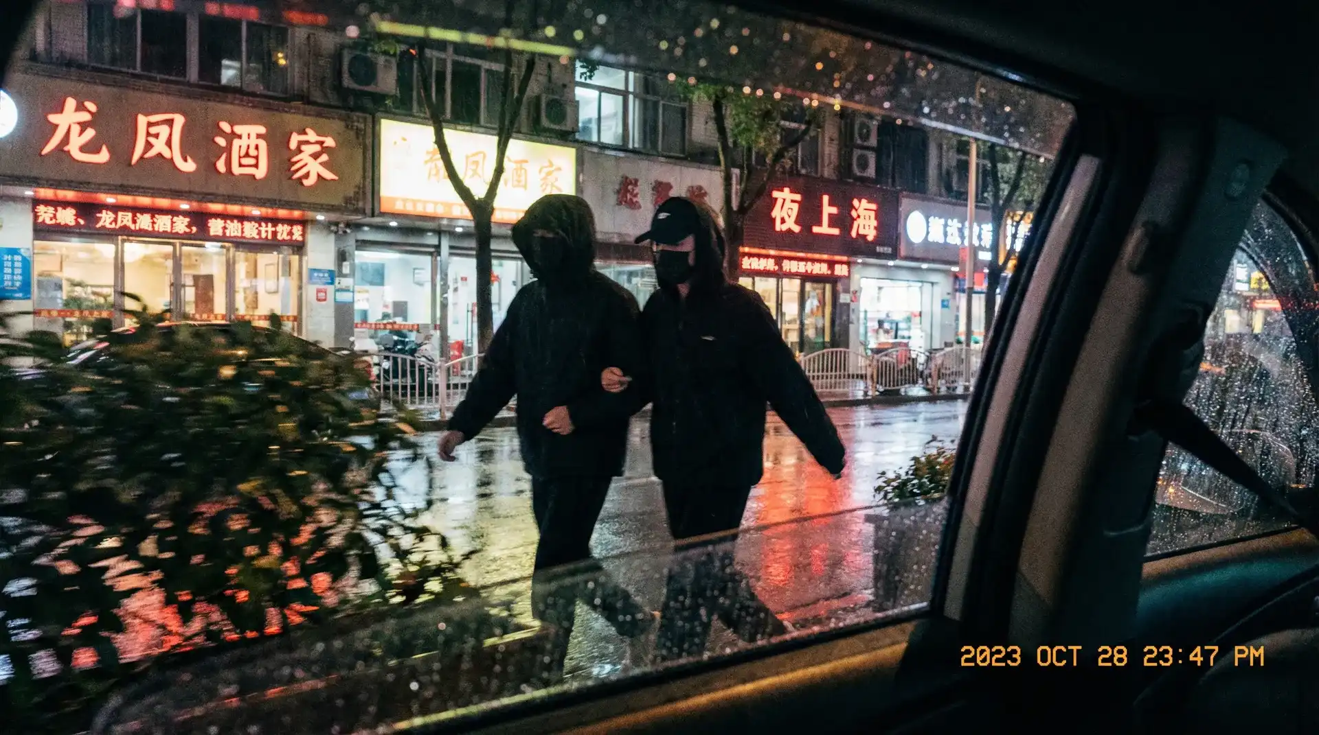 五一暗网 - 顶流明星深夜密会现场抓拍照片